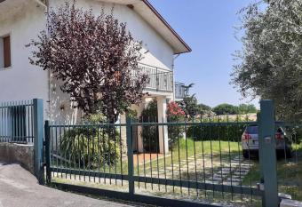 Lovely little flat at 5min walking to the Lake has Balcony rooms