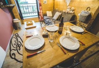 le chale heureux has Balcony rooms