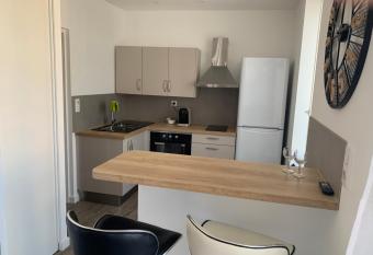 Bel appartement allows 18 year olds to book a room