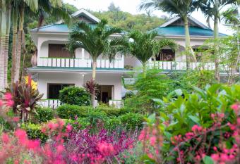 Evergreen Apartments has Balcony rooms