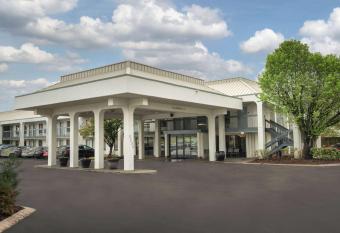 Baymont by Wyndham Murfreesboro has Smoking rooms