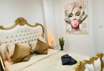 Salt Hill Windsor Legoland Eton Heathrow Luxury 2 Bed 1 Bath FREE Parking allows 18 year olds to book a room