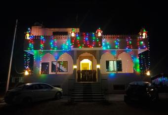 The Vantage Haveli has Balcony rooms