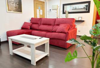 NUEVO: 8 minutos ayuntamiento, 10 catedral, WIFI allows 18 year olds to book a room