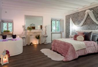 Le Mura Luxury Room ROOM & PERSONAL SPA allows 18 year olds to book a room