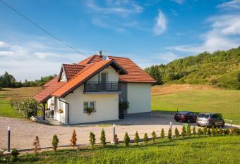 Apartmani Leptir has Balcony rooms