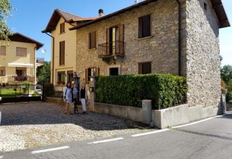 Casa Carloni allows 18 year olds to book a room