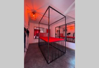 L Atelier Des Nuan S allows 18 year olds to book a room