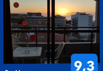 La Puesta Del Sol has Balcony rooms