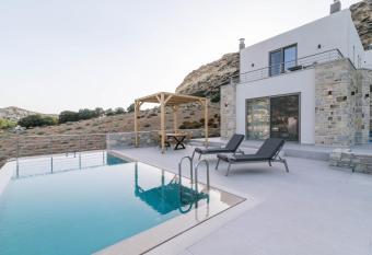 Luxury Villas Ammos in Style allows 18 year olds to book a room