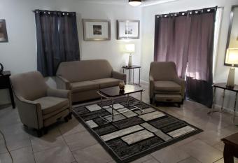 Frayser Cozy Newly Renovated 8 BR Compound has Balcony rooms