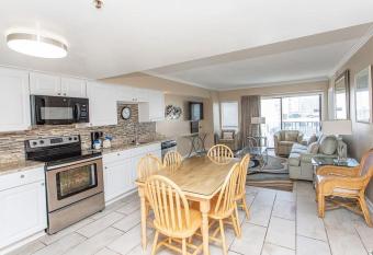 Ocean View 2 Bedroom Apartment with Great Views! Palace Resort 413 allows 18 year olds to book a room