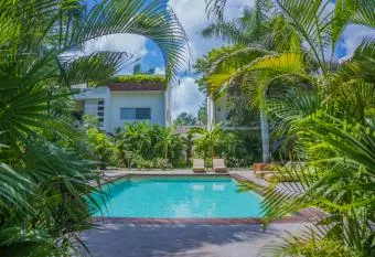 ROM  NTICO PENTHOUSE JACUZZI PRIVADO en ALDEA ZAMA has rooms with a private hot tub