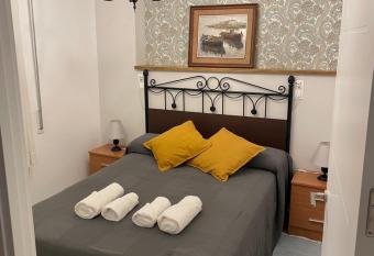 Apartamento Lauria centro allows 18 year olds to book a room