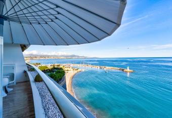 Annabelle has Balcony rooms