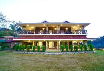 EKO STAY - Hillcrest Villa has Balcony rooms