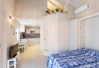 COME A CASA 19 - Romantic Studio has Balcony rooms