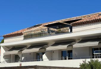 R  sidence San Paolisa allows 18 year olds to book a room