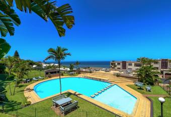 Escape to an Oceanview Vacation Home in Umdloti Beach has Balcony rooms