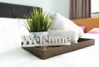 1-4pax Studio Damansara 5min from IKEA Kidzania allows 18 year olds to book a room