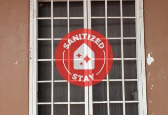 OYO HOME 90325 Au Homestay allows 18 year olds to book a room