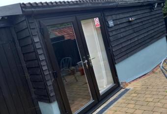 1 ivy cottages the street norton subcourse NR146RS allows 18 year olds to book a room