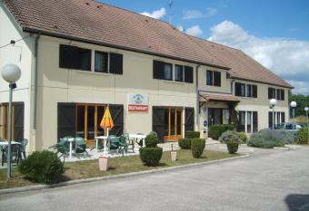 H  tel Le Pressoir - Auxerre Appoigny allows 18 year olds to book a room