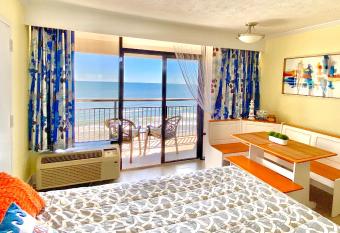 New ! Unique Renovated Oceanfront Condo at Ocean Reef Resort-Free parking - Amazing pools has Balcony rooms