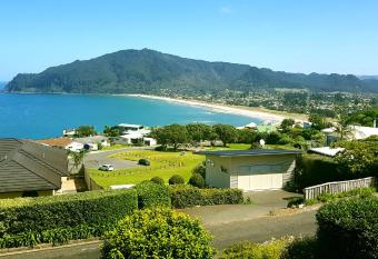 Family Home on Paku - Tairua, Coromandel Peninsular has Balcony rooms