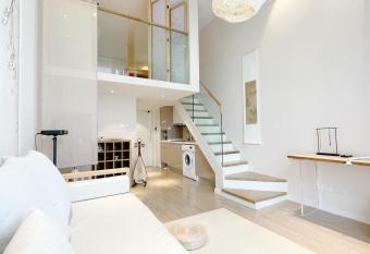 City Dreamer Apartment - Beijing Capital Airport has Smoking/Balcony rooms