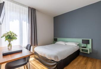Atlantic Hotel Rennes Centre Gare allows 18 year olds to book a room