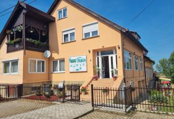 Tab  n Vend  gh  z Balatonlelle has Balcony rooms
