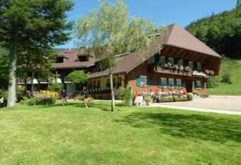 Akzent Hotel Lawine allows 18 year olds to book a room