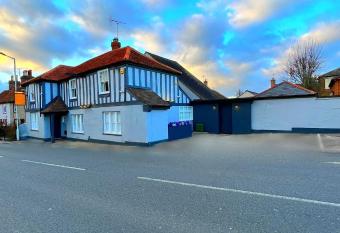 The Kings Head has rooms with a private hot tub