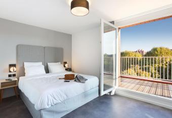 Odalys City Toulouse Centre Compans Caffarelli allows 18 year olds to book a room