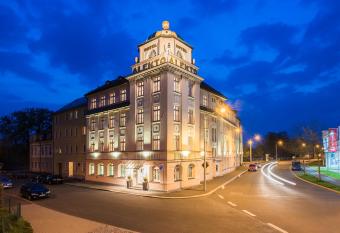 Hotel Alekto allows 18 year olds to book a room