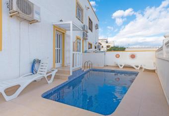 Villa with private pool and free W has Balcony rooms