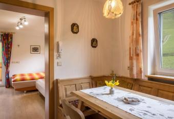 Ferienwohnung Kirchblick Gasser has Balcony rooms