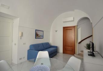 La Piazzetta by Amalfi Dreams has Balcony rooms