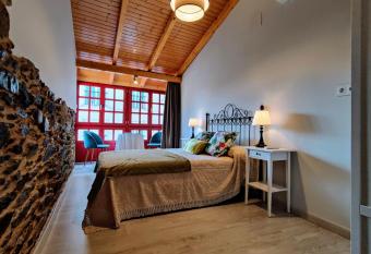 La Casita de la Ribeira Sacra has Balcony rooms