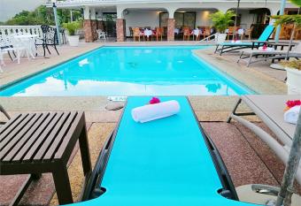 Le Relax Hotel and Restaurant allows 18 year olds to book a room