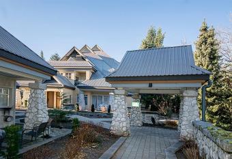 Lagoons by Cozystay Signature Whistler has Balcony rooms