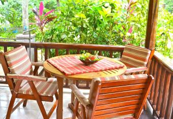 Cocotier du Rocher allows 18 year olds to book a room