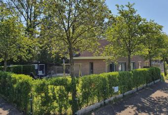 Park Schoneveld, Strandparel 379 allows 18 year olds to book a room