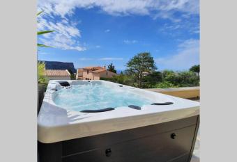 R  ves de vie, studio Port Miou perle rare    Cassis allows 18 year olds to book a room