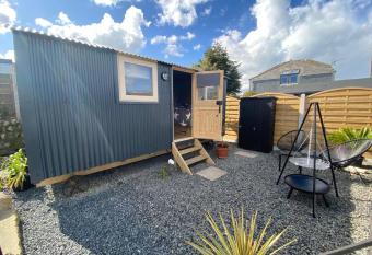 Stargazy Shepherds Hut has Balcony rooms