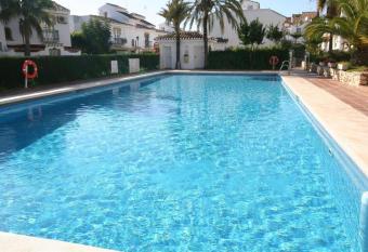 Apart Mijas playa Club - La Cala allows 18 year olds to book a room