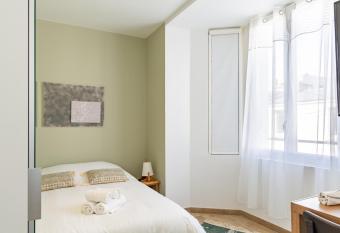 Pierres Noires - Coup de coeur : studio neuf et cosy, proche centre-ville et Fac / stationnement gratuit / 100m du bus allows 18 year olds to book a room