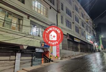 OYO 82479 Snowdale Residency allows 18 year olds to book a room