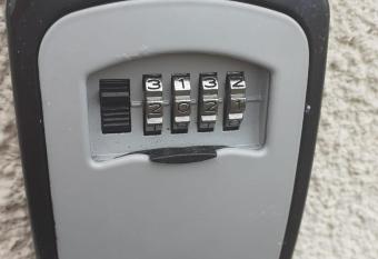 Western Beaches has rooms with a private hot tub